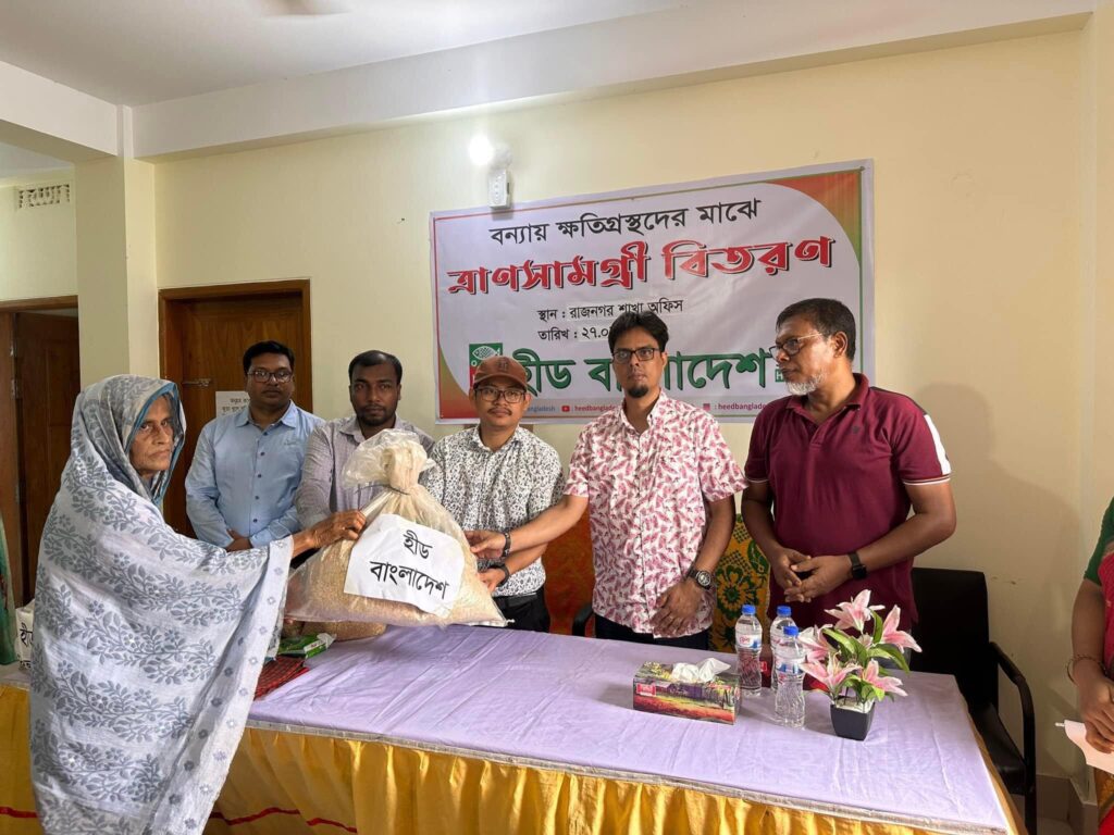 বন্যায় ক্ষতিগ্রস্ত মৌলভীবাজার এ ত্রান বিতরণ কাজ শুরু হয়।