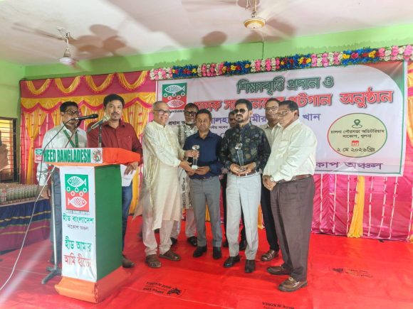 মেধাবী শিক্ষার্থীদের জন্য শিক্ষাবৃত্তি প্রদান